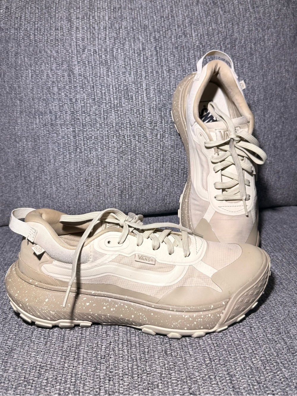 Vans MTE Crosspath hiking Shoes sneakers color cream size Men 7.5/ Women 9.0